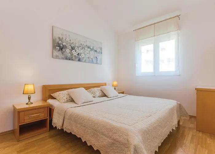 Vukovarska Iii * Makarská